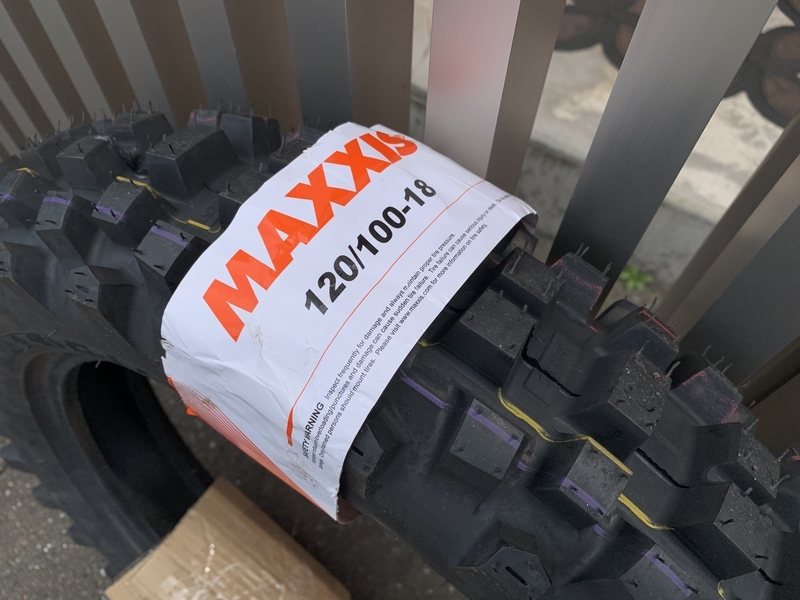 TW200のフロントタイヤを交換した（MAXXIS DESERT IT編） - 鈍速巡航