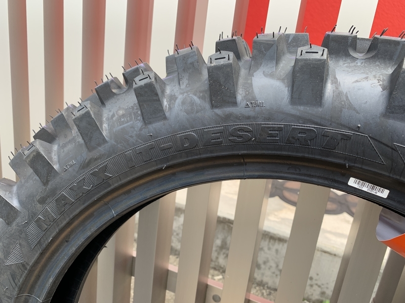 TW200のフロントタイヤを交換した（MAXXIS DESERT IT編） - 鈍速巡航