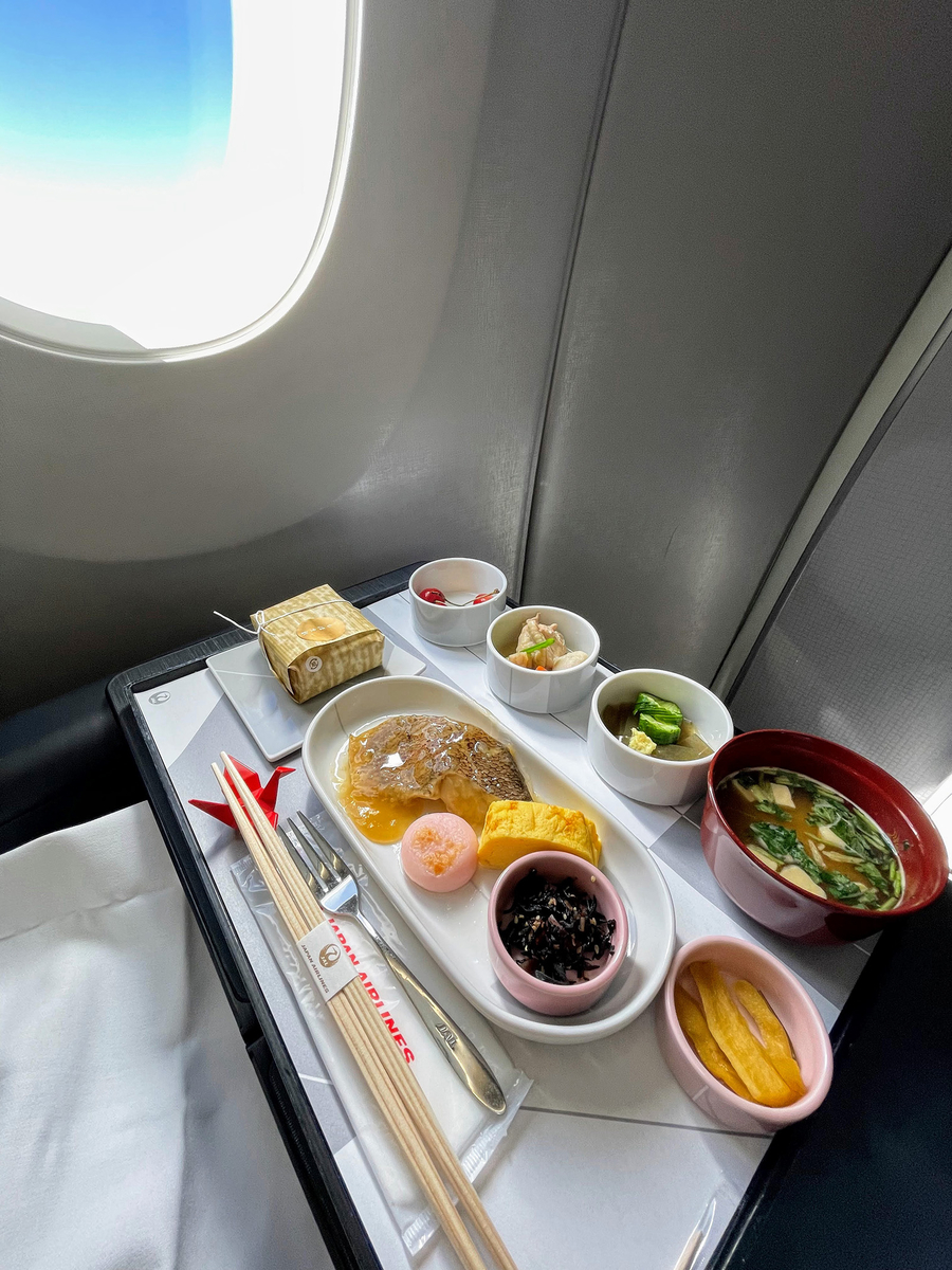 JALファーストクラス 2022年6月上旬の機内食 - めざせマイルの達人