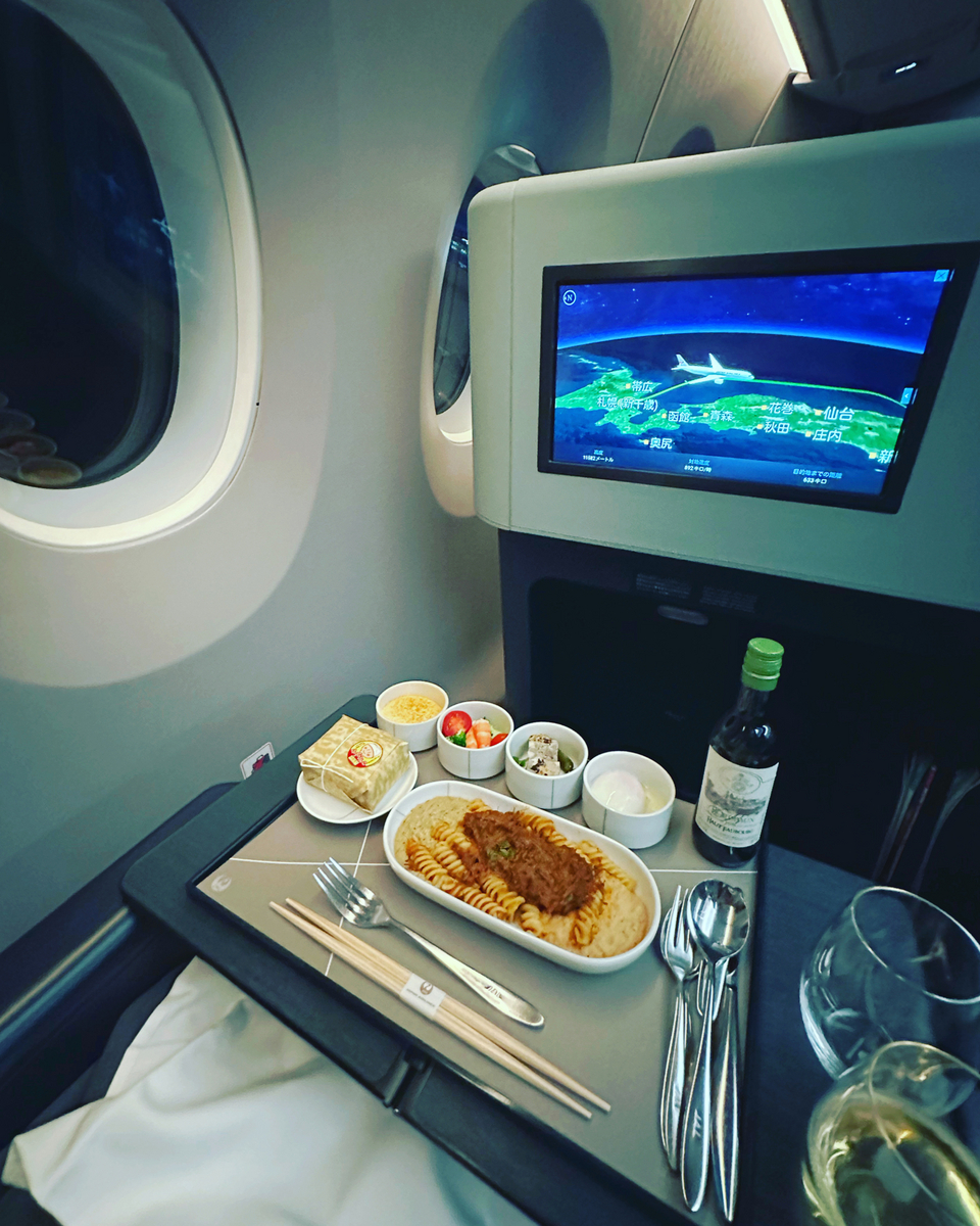 JALファーストクラス 2023年4月中旬の機内食(夕食) JALファーストクラス 2023年4月中旬の機内食(夕食)