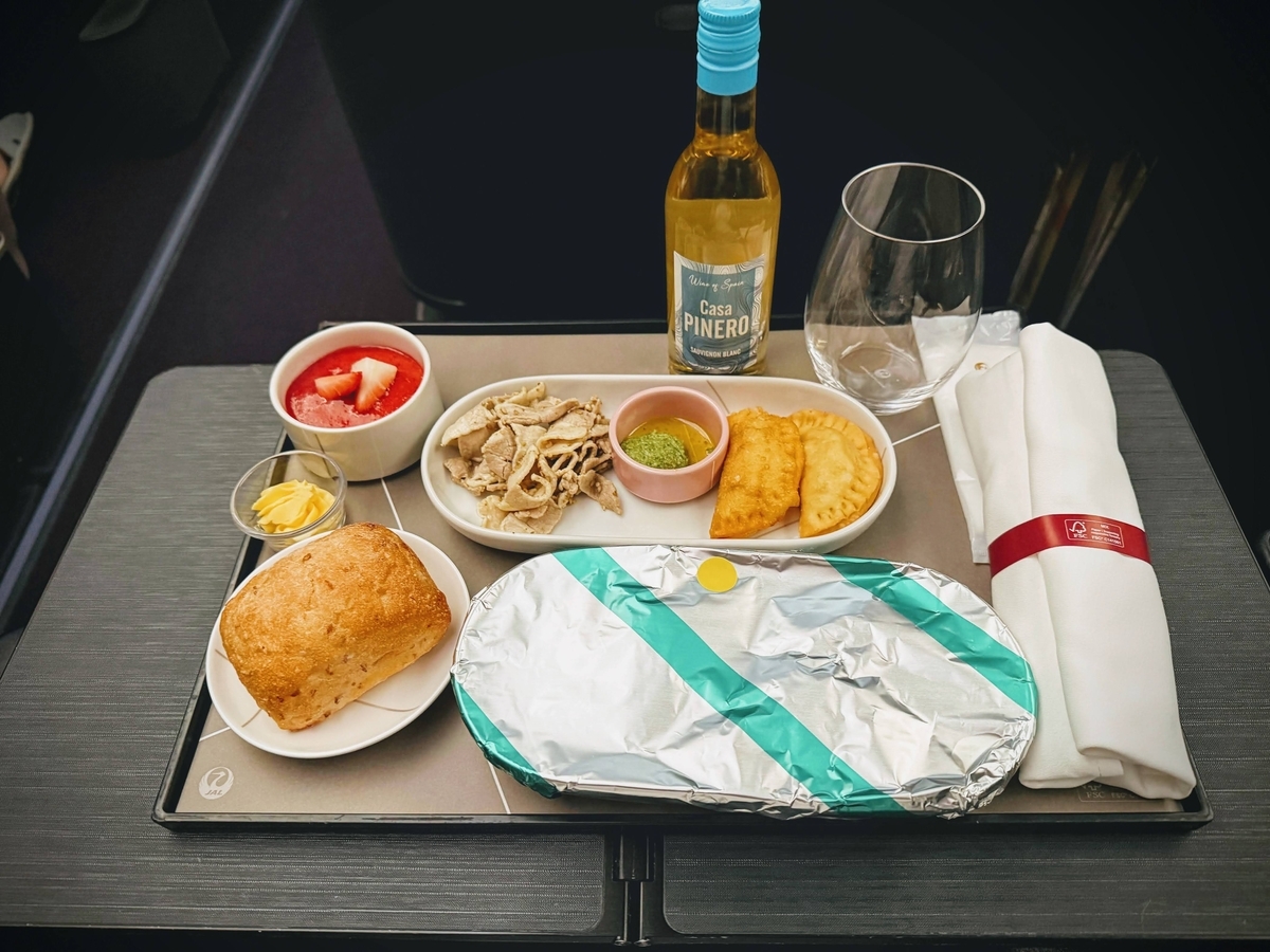 JAL国内線ファーストクラス 2025年4月上旬の機内食(夕食・羽田着