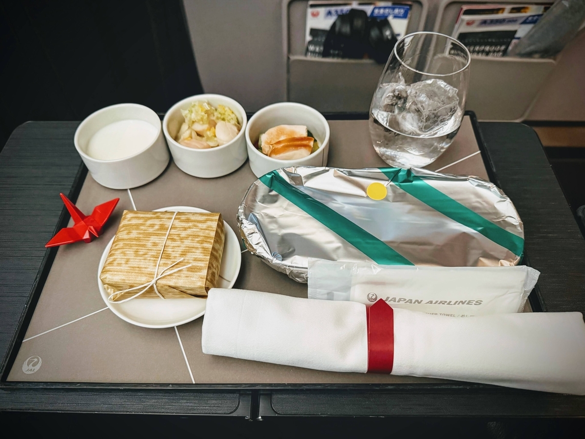 JAL国内線ファーストクラス 2025年10月下旬の機内食(夕食・羽田着