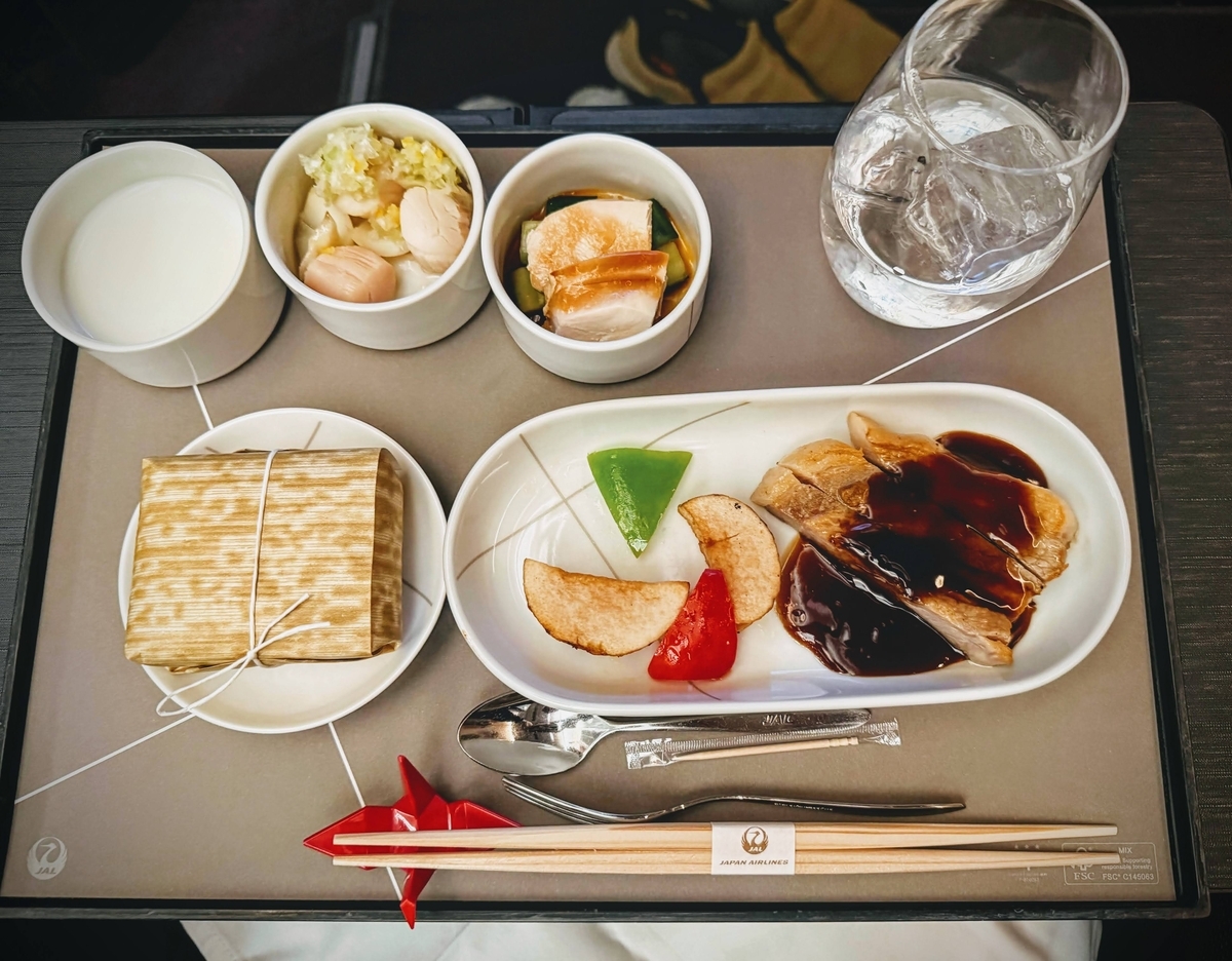 JAL国内線ファーストクラス 2025年10月下旬の機内食(夕食・羽田着)