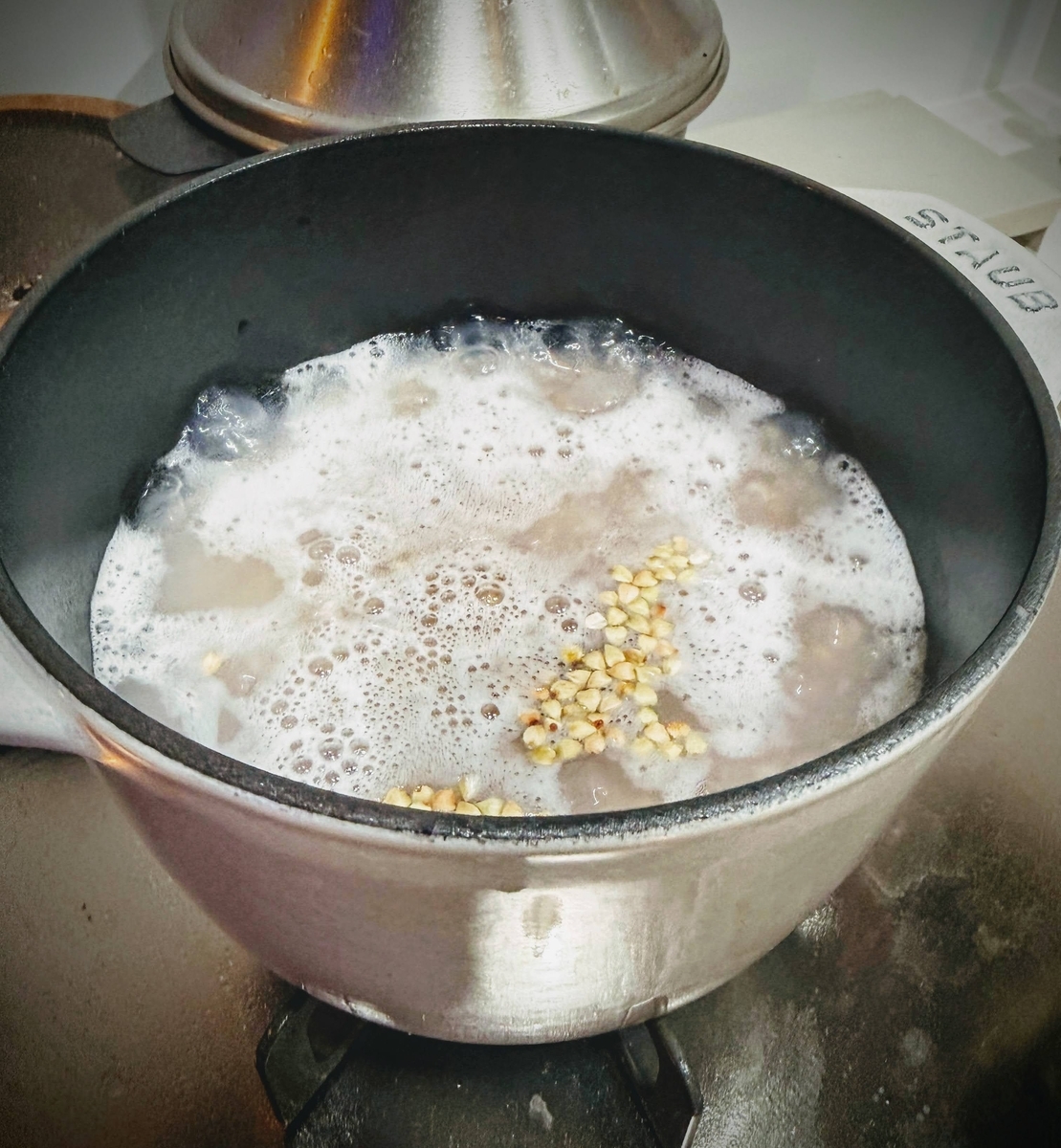 【新相棒】20年連れ添った土鍋の引退と、わが家にやってきたstaub「ラ・ココット de GOHAN」