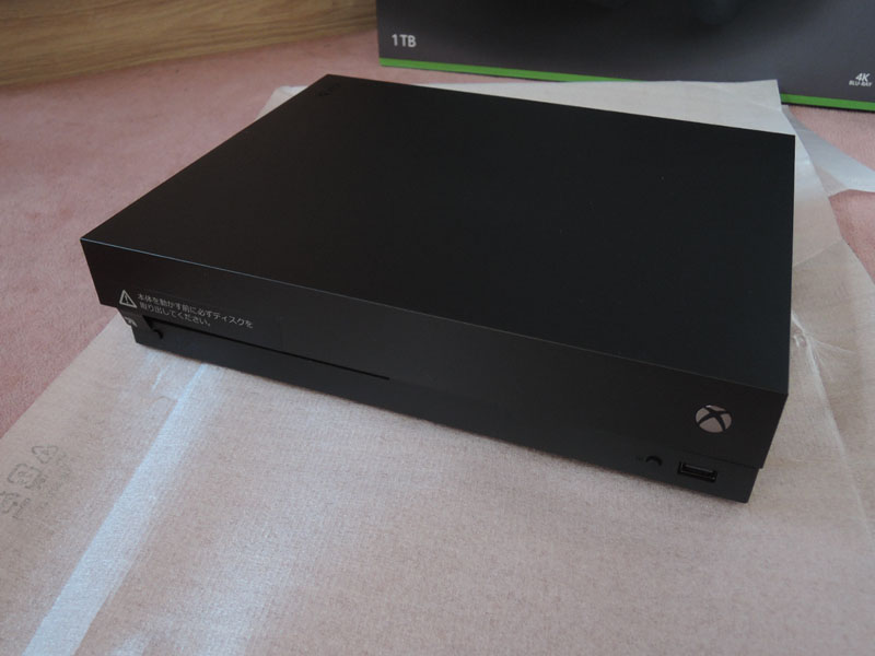 ついに世界最強のゲーム機「Xbox One X」が届く ～ 開封と