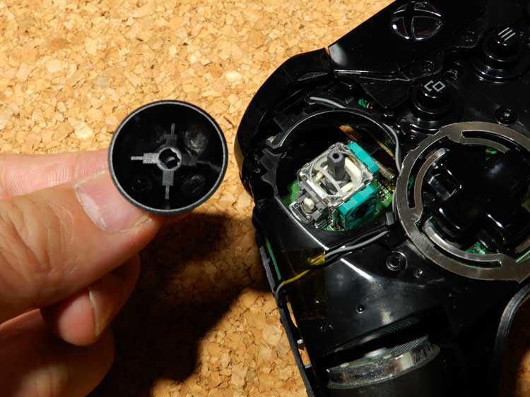 Xbox ワイヤレスコントローラーの「左右スティック」を分解