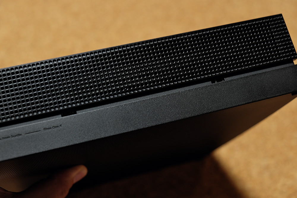 Xbox One X を縦置きにするとゲーム環境がより快適になる件