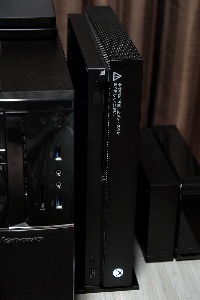 Xbox One X を縦置きにするとゲーム環境がより快適になる件