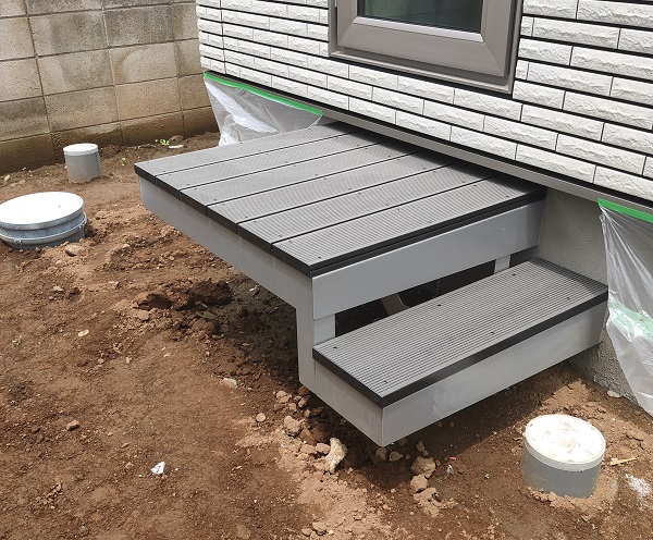 一条工務店 勝手口階段