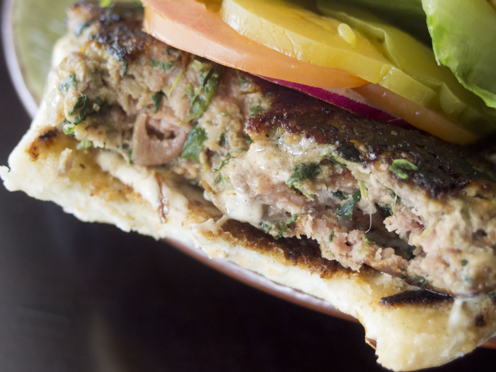 ハンバーガー, パテ, パティ, 合い挽き肉, ハンバーガーのパティをジューシーにするもっと簡単な裏技