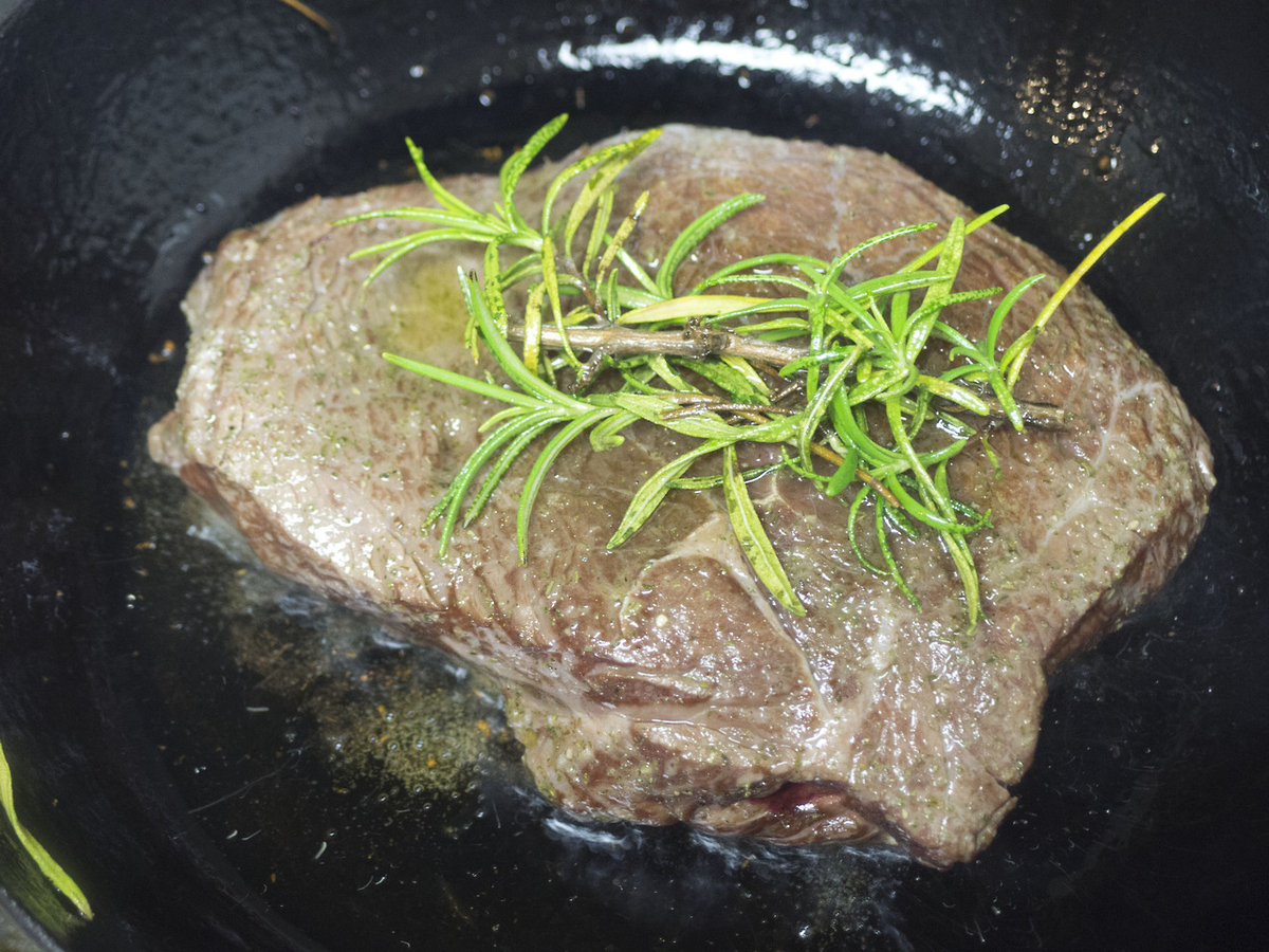 アンガスビーフ, 牛肉, ステーキ, 安い肉, 国産, 輸入, 固い肉, やわらかく, 低温調理, レシピ