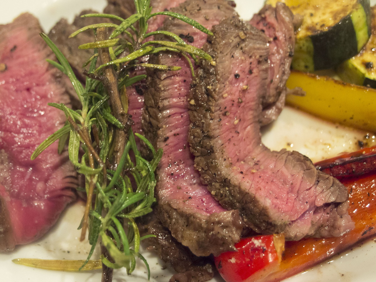 アンガスビーフ, 牛肉, ステーキ, 安い肉, 国産, 輸入, 固い肉, やわらかく, 低温調理, レシピ