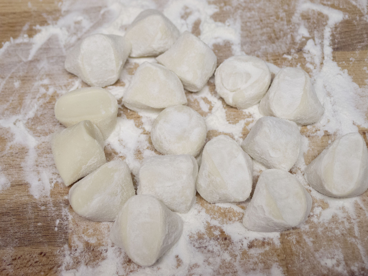 水餃子, 焼餃子, 皮の違い, 餃子の皮, ギョウザの皮, 手作り, 小麦粉, 配合, 作り方, レシピ