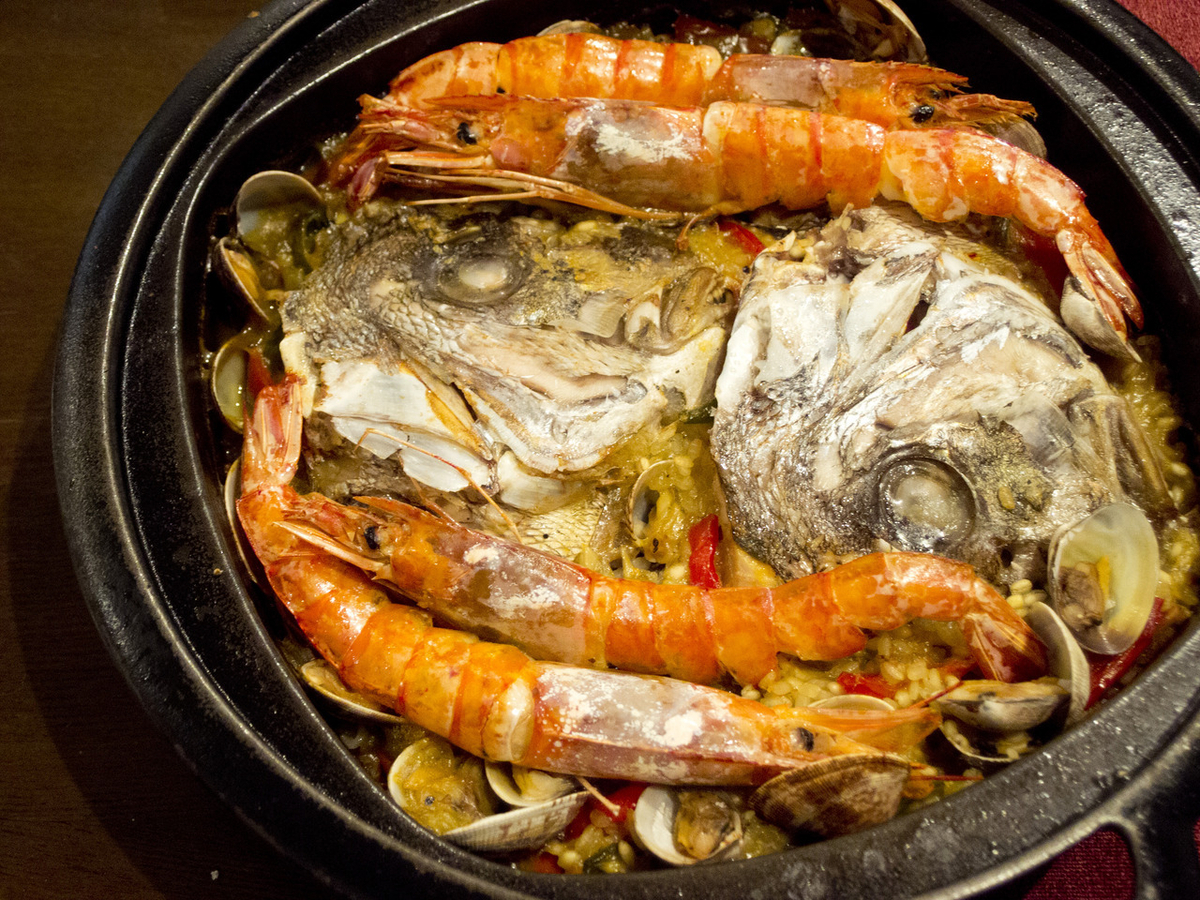 すき焼き鍋, パエリア, 鉄鍋, 鯛, タイ, アラ, 貝柱, 魚貝, レシピ, S&amp;B