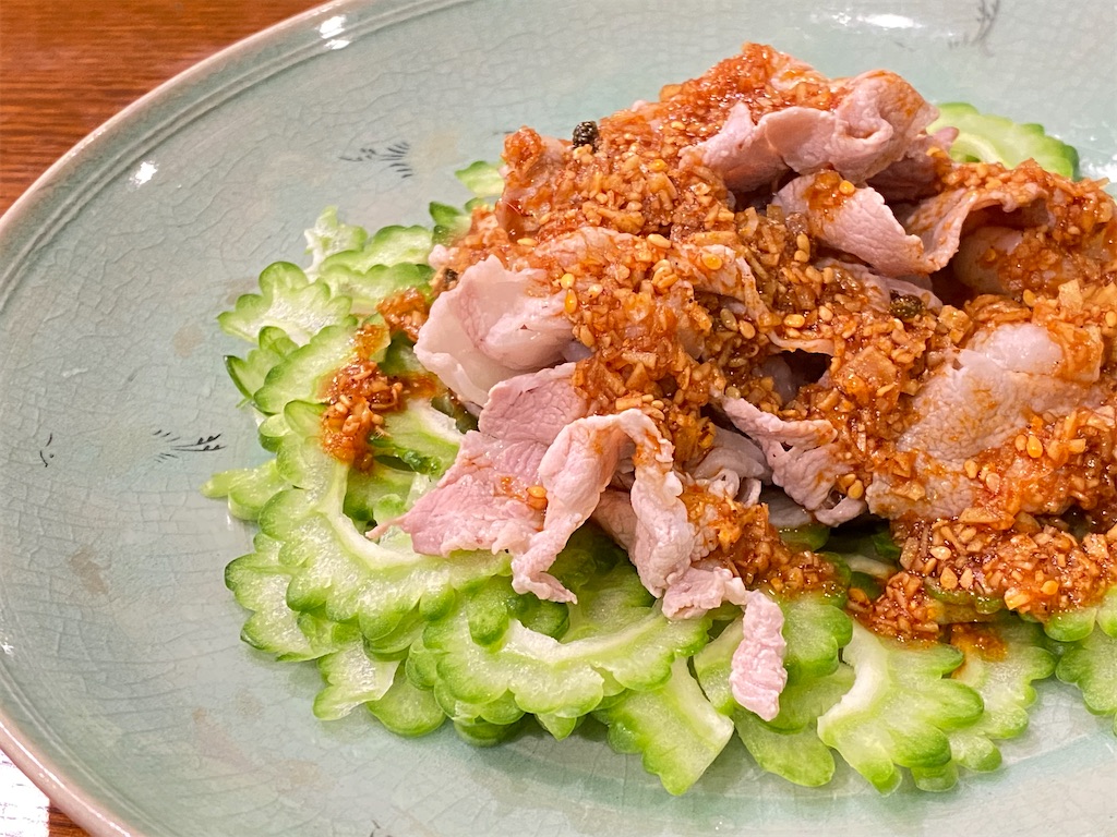 蒜泥白肉, 珍珍, 小岩