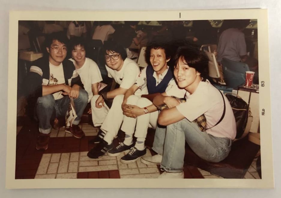 1983年冲绳旅行合影，从左到右依次是：鸟山明、夫人、佐久间晃、鸟嶋和彦、松本常男