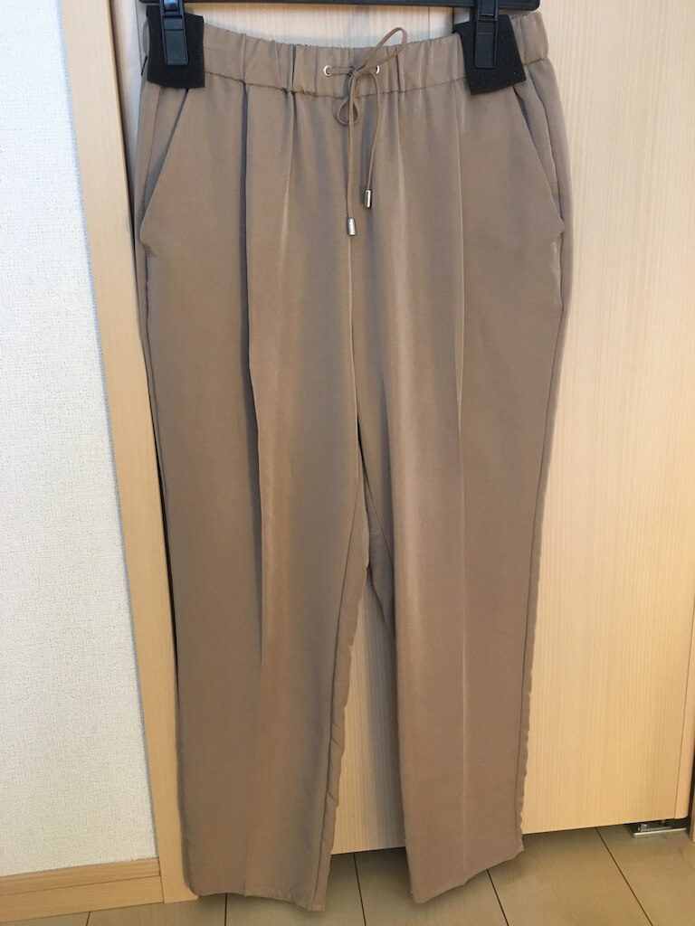 メチャカリでレンタル②YECCA VECCAドロストパンツ