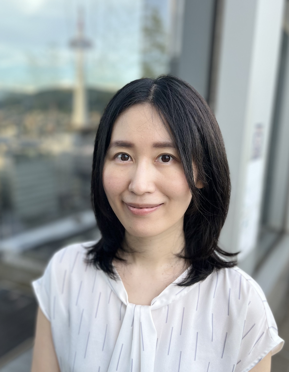 桂井 麻里衣 氏