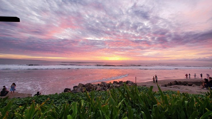 ocean sunset view from the restaurant of the samaya seminyak bali