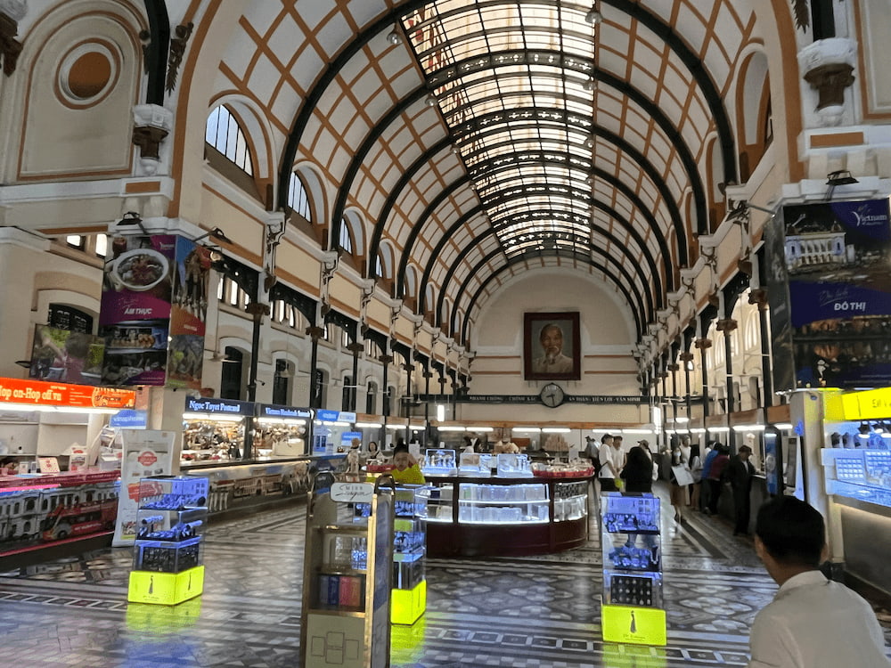 2024年11月最新】ベトナム人気観光スポット「サイゴン中央郵便局」から