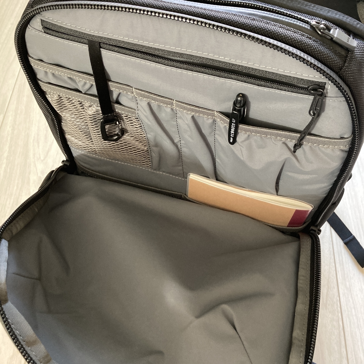 Aer エアー Tech Pack 2 BLACK TechPack2 AER-31010 fitpack daypack slimpack 防水 防水リュック YKK®AquaGuard コーデュラバリスティックナイロン DURAFLEX Duraflex 通気性 ビジネスマン ビジネス 社会人 ジム コンパートメント 止水ジップ 完全防水 止水 デザイン