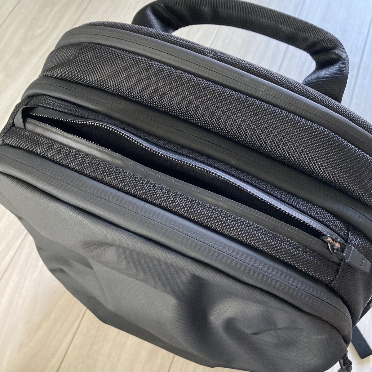 Aer エアー Tech Pack 2 BLACK TechPack2 AER-31010 fitpack daypack slimpack 防水 防水リュック YKK®AquaGuard コーデュラバリスティックナイロン DURAFLEX Duraflex 通気性 ビジネスマン ビジネス 社会人 ジム コンパートメント 止水ジップ 完全防水 止水 デザイン