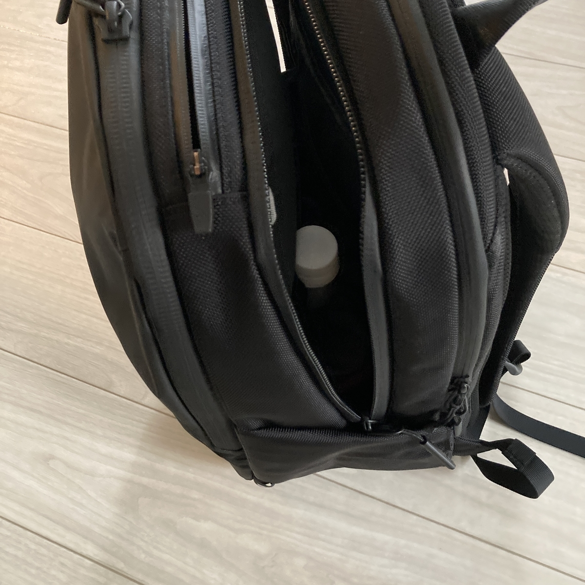 Aer エアー Tech Pack 2 BLACK TechPack2 AER-31010 fitpack daypack slimpack 防水 防水リュック YKK®AquaGuard コーデュラバリスティックナイロン DURAFLEX Duraflex 通気性 ビジネスマン ビジネス 社会人 ジム コンパートメント 止水ジップ 完全防水 止水 デザイン