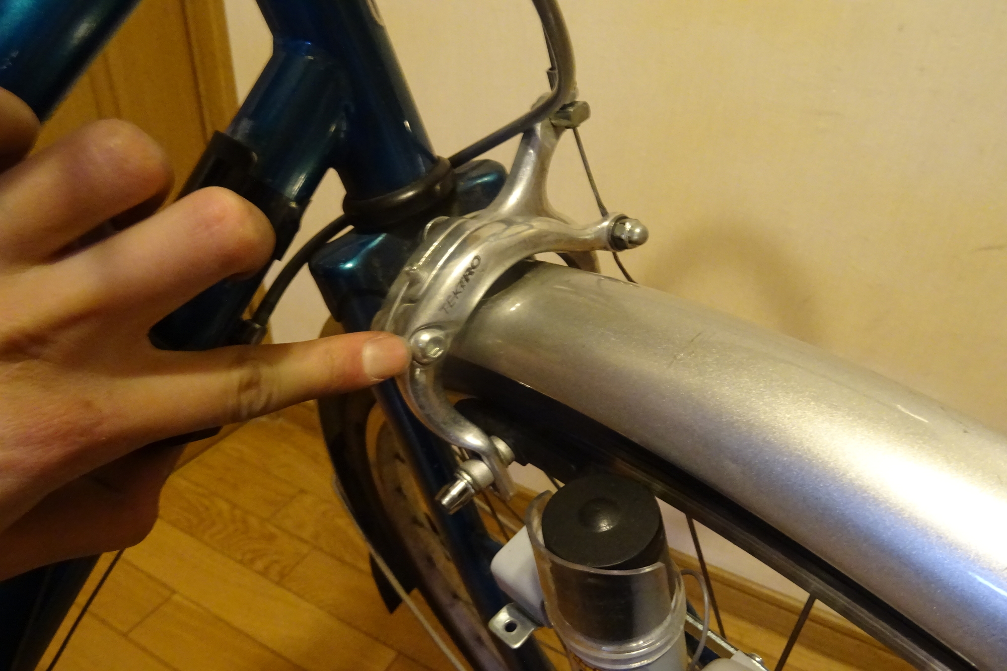 自転車 前 ブレーキ 戻ら ない