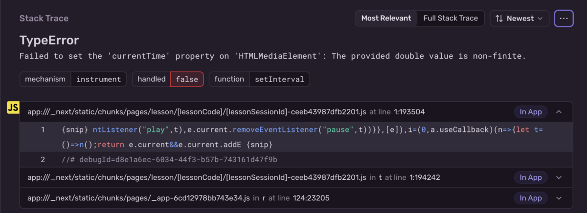 stack trace を表しているが、巨大な app.js の中で完結しており、具体的なエラーの発生原因を読み取ることが難しい様子