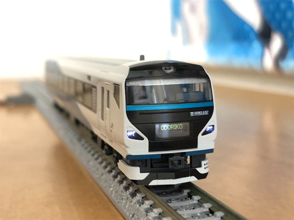 KATO E257系2000番台 - 相坂ノ桜