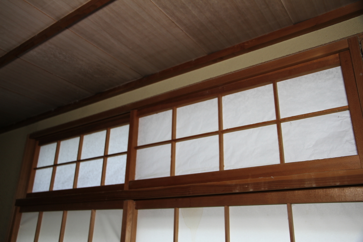 長年ボロボロだった障子戸を 百均っで買ったグッズで張替えました 19年９月7日 ぜろべーすの日記