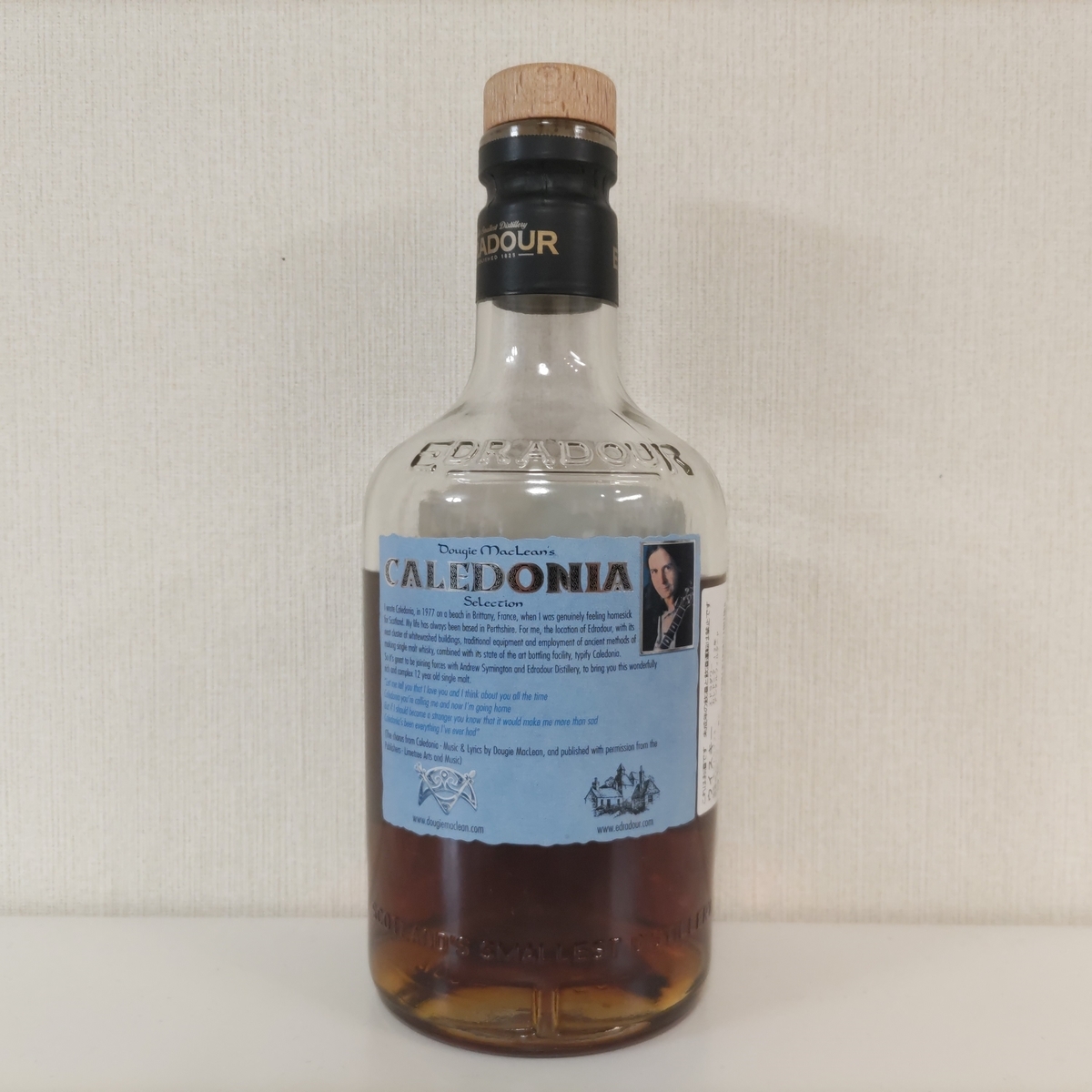エドラダワー 12年 カレドニア 700ml 46度 モルトウイスキー 筒箱入り 楽天市場】エドラダワー 12年 カレドニア 46% 700ml 【円柱箱入