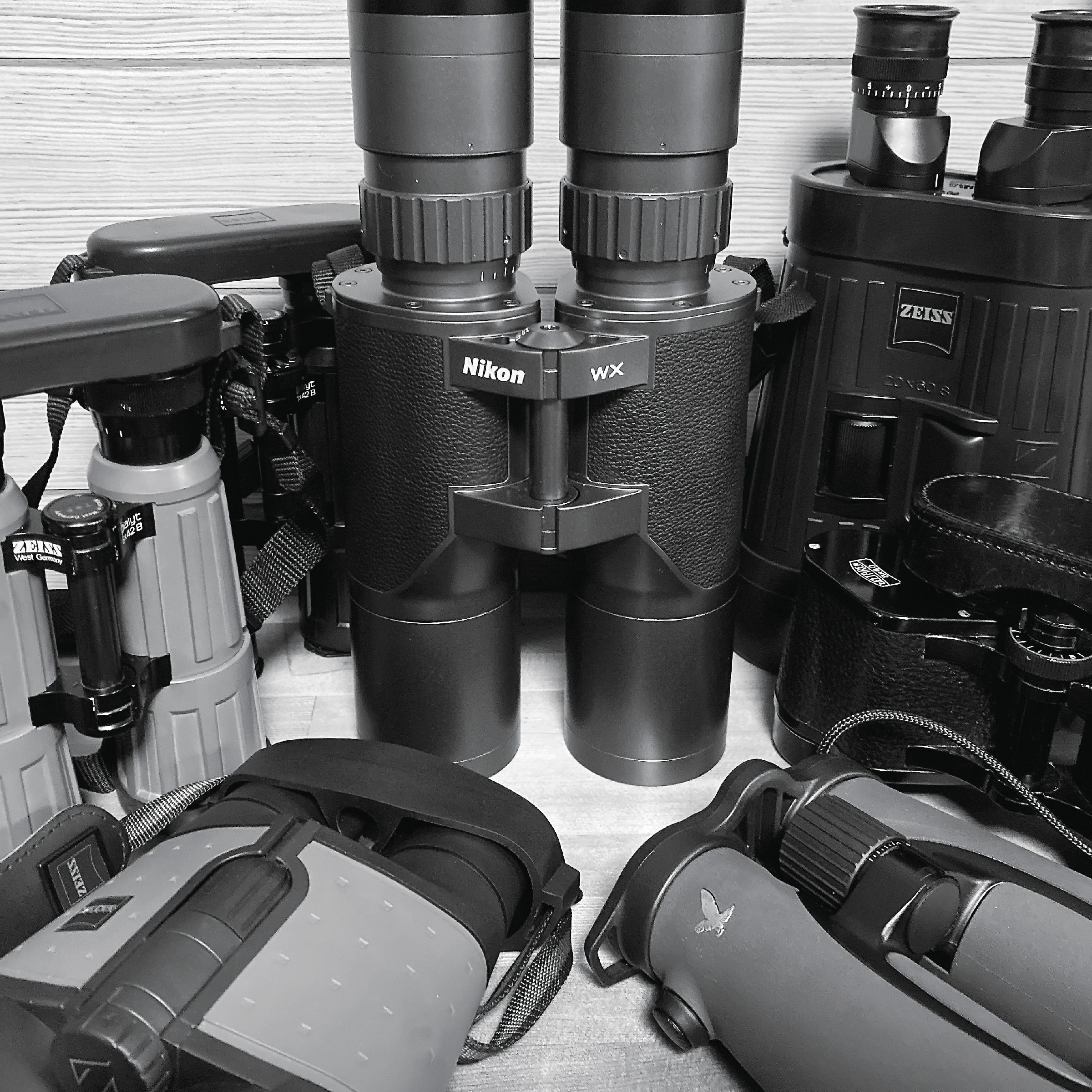 その性能は既存の双眼鏡カテゴリーに収まらない