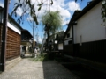 [風景・景観][史跡・名勝]白壁土蔵の並ぶ瀬戸川沿いの道 （岐阜県飛騨市）