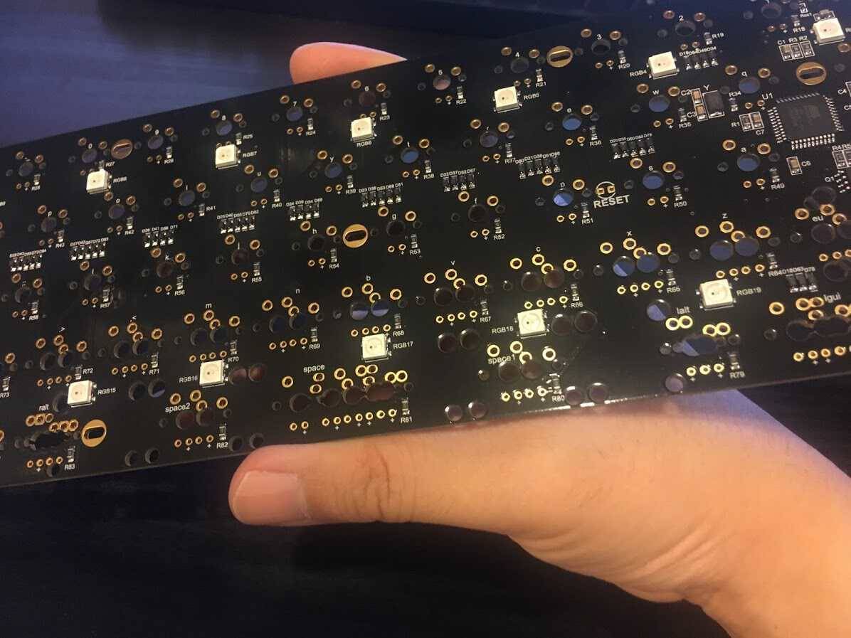 DZ60 自作キーボード KBDfans NP PBT 完成品 TOFU を仮組みした - takkanm's blog