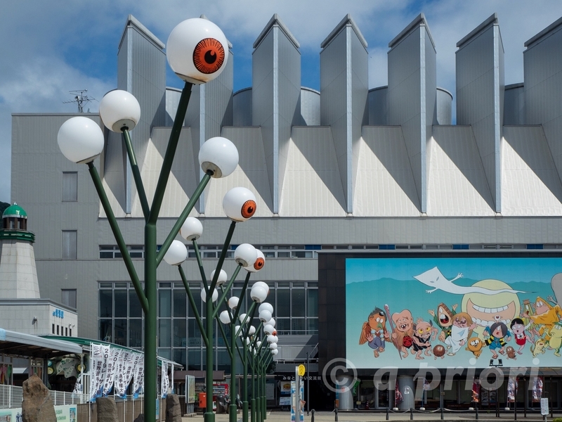 境港駅近くにある目玉おやじの形をした街灯