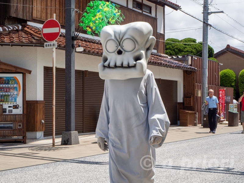 水木しげるロードを歩く妖怪死神