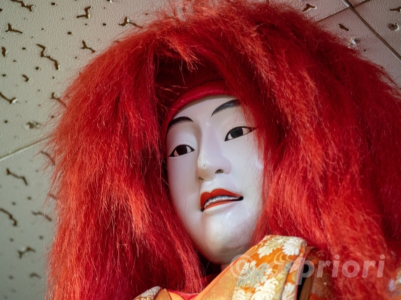 愛知県犬山市にあるからくり展示館の赤い髪の人形