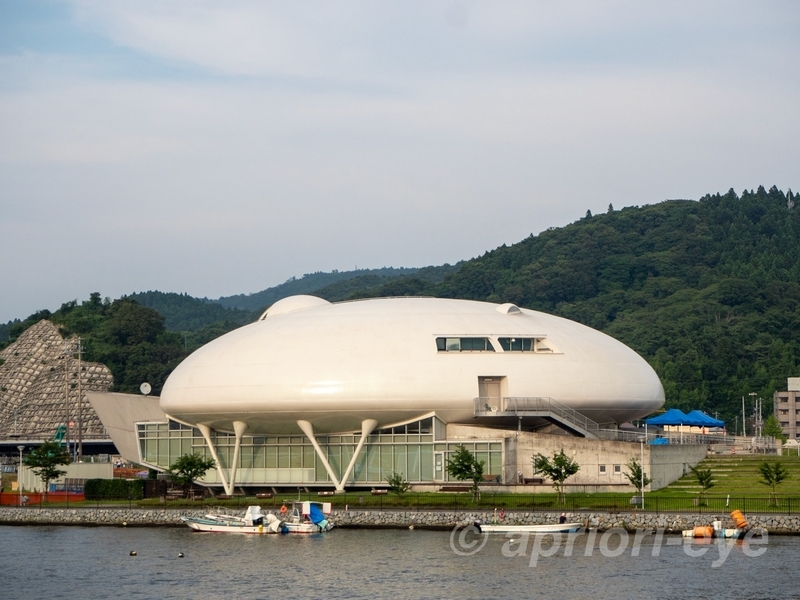 石巻にある、宇宙船のような形をした石ノ森萬画館