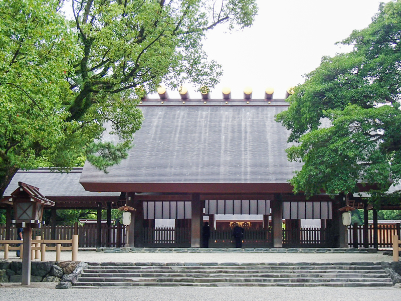 名古屋市にある熱田神宮本宮を正面から見たところ