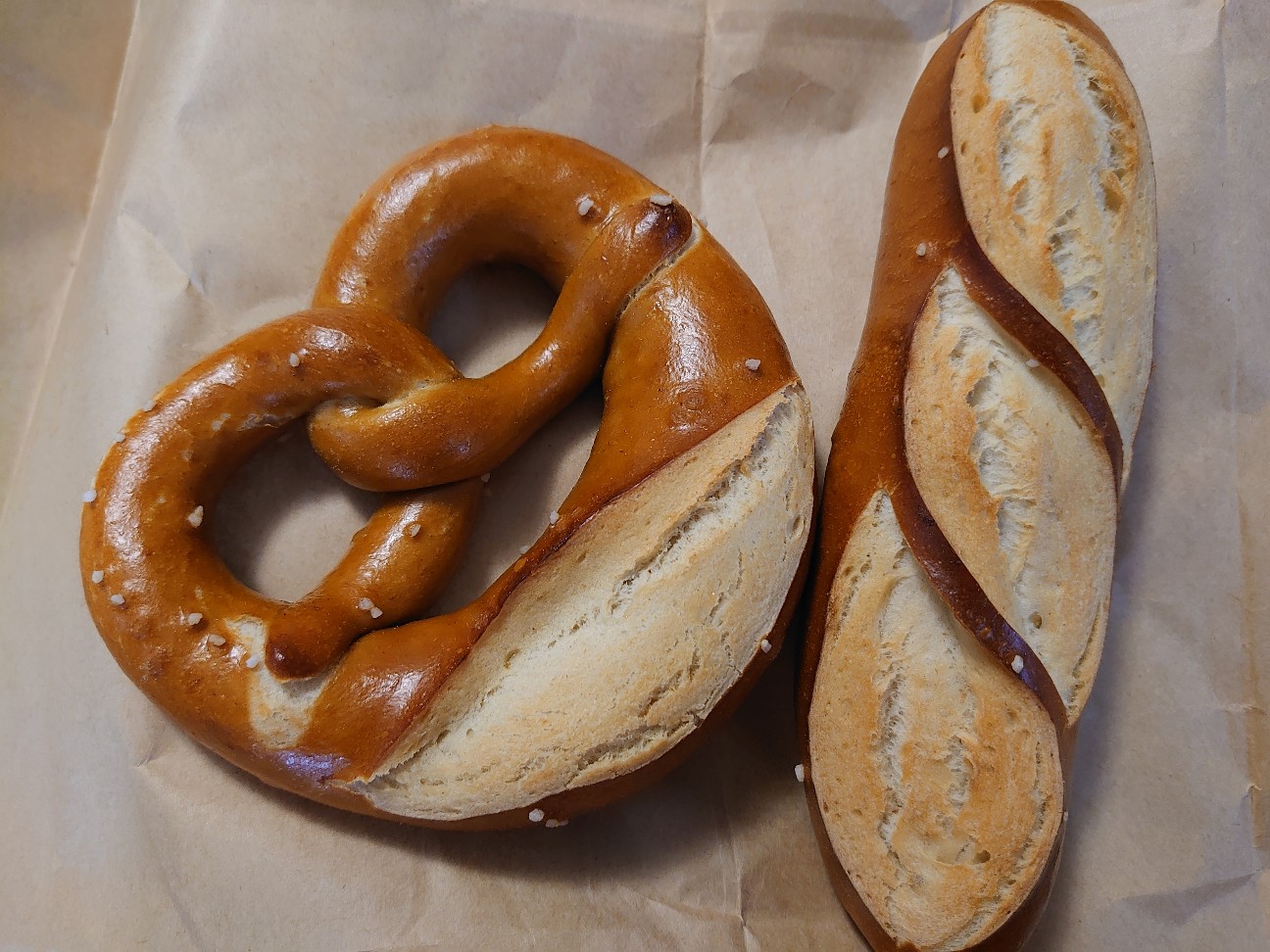 石川県能美市にあるオーガニックドイツパンのお店 ブロートルーフビオベッカライへ ラウゲンブレッツェル ラウゲンシュタンゲ ロッゲンモント1 4を購入 石川県の片隅からこんにちは