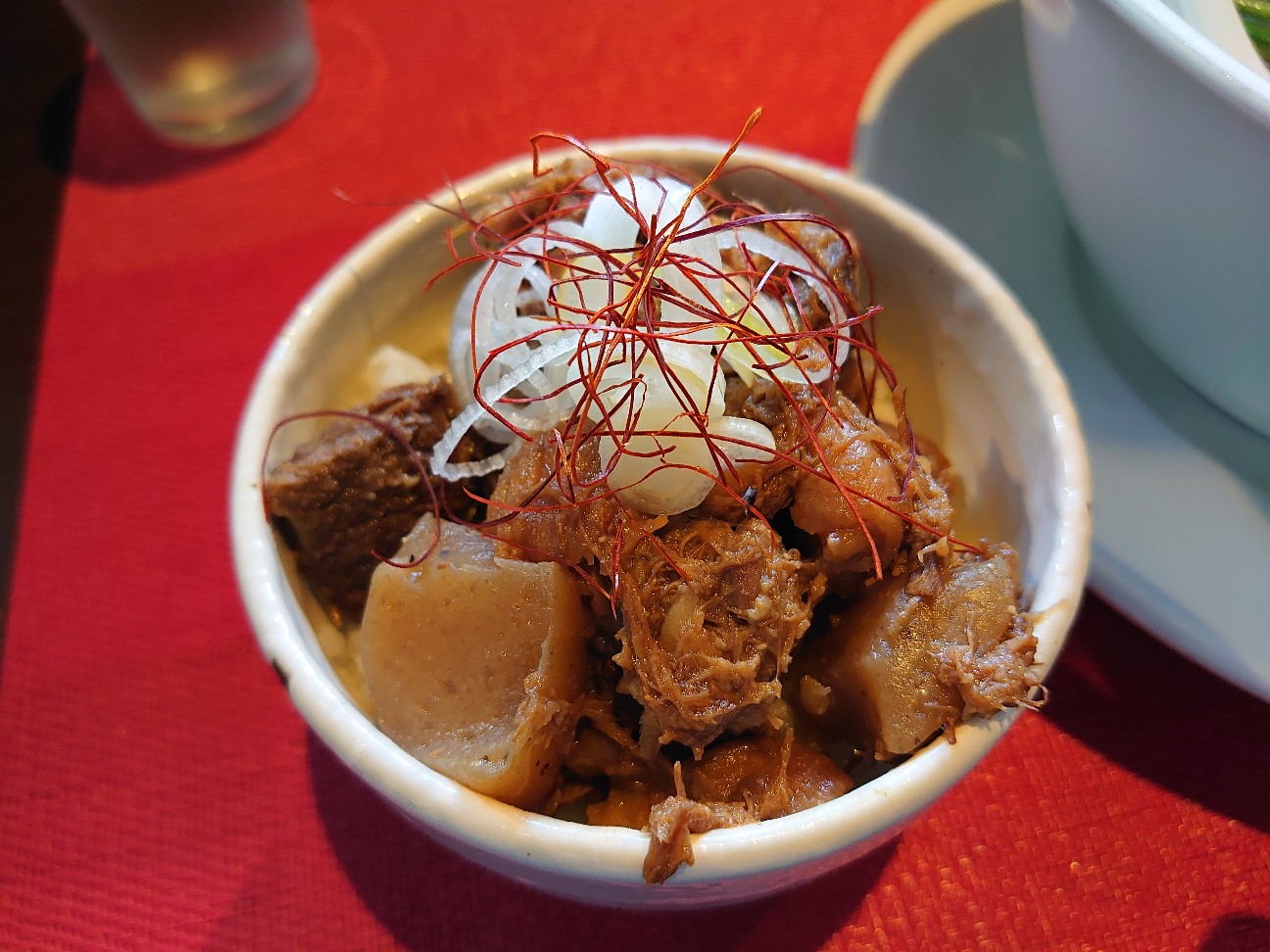 福井市大願寺にある家具屋さんに隣接するラーメン屋さん 無化調らぁ麺専門店牟岐縄屋 むぎなわや で 舞子生姜そばと熊肉ねぎ味噌丼 石川県の片隅からこんにちは