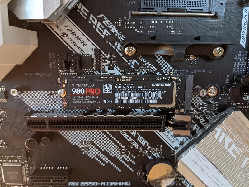 壁掛けPCケースを自作する