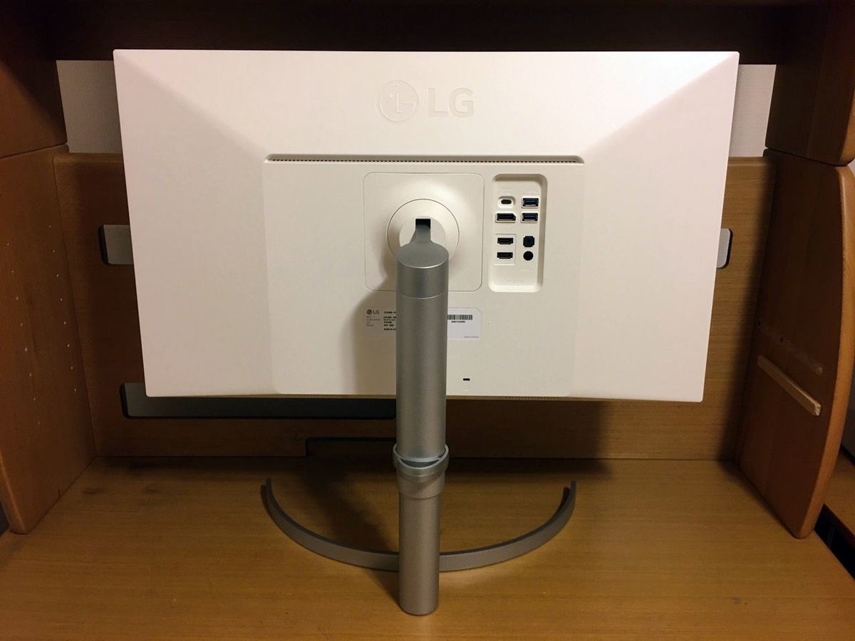 モニターの背面