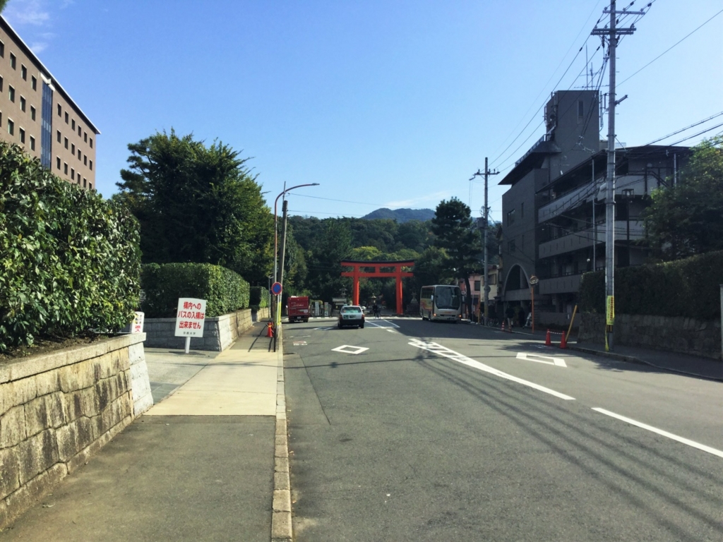 f:id:a_handful_of_seeds:20161105111911j:plain 京都大学大学正門から吉田山