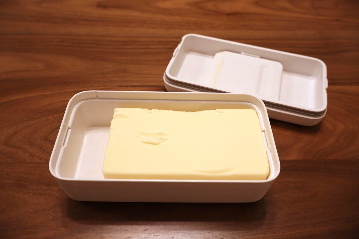 マーナ 薄く切れるバターケース　バターを入れたところ