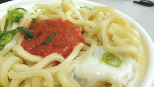 セブンイレブン『混ぜて食べる！明太釜玉うどん』