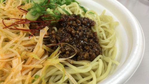 セブンイレブン『花椒の香り引き立つ！辛口汁なし担担麺』