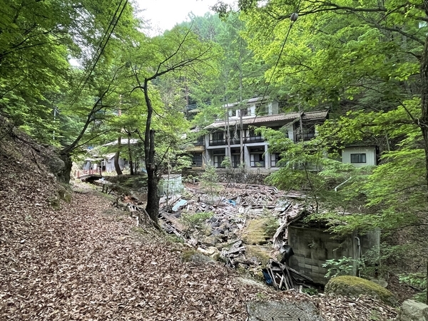 山梨県北杜市 増富温泉の野湯群（おまけ：増富ラジウム温泉 三英荘