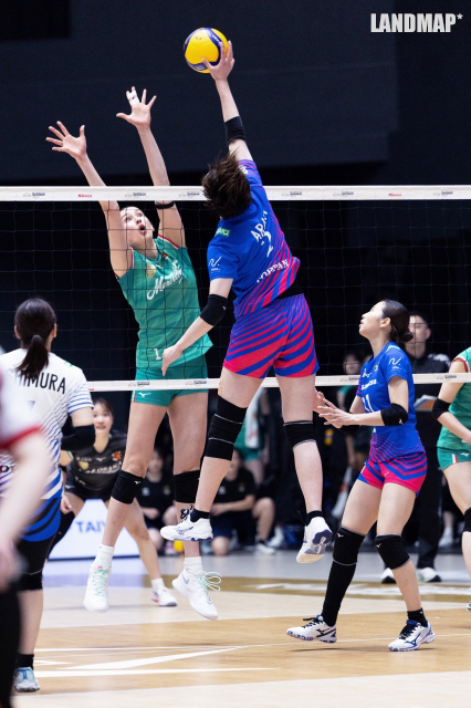 荒木彩花選手
